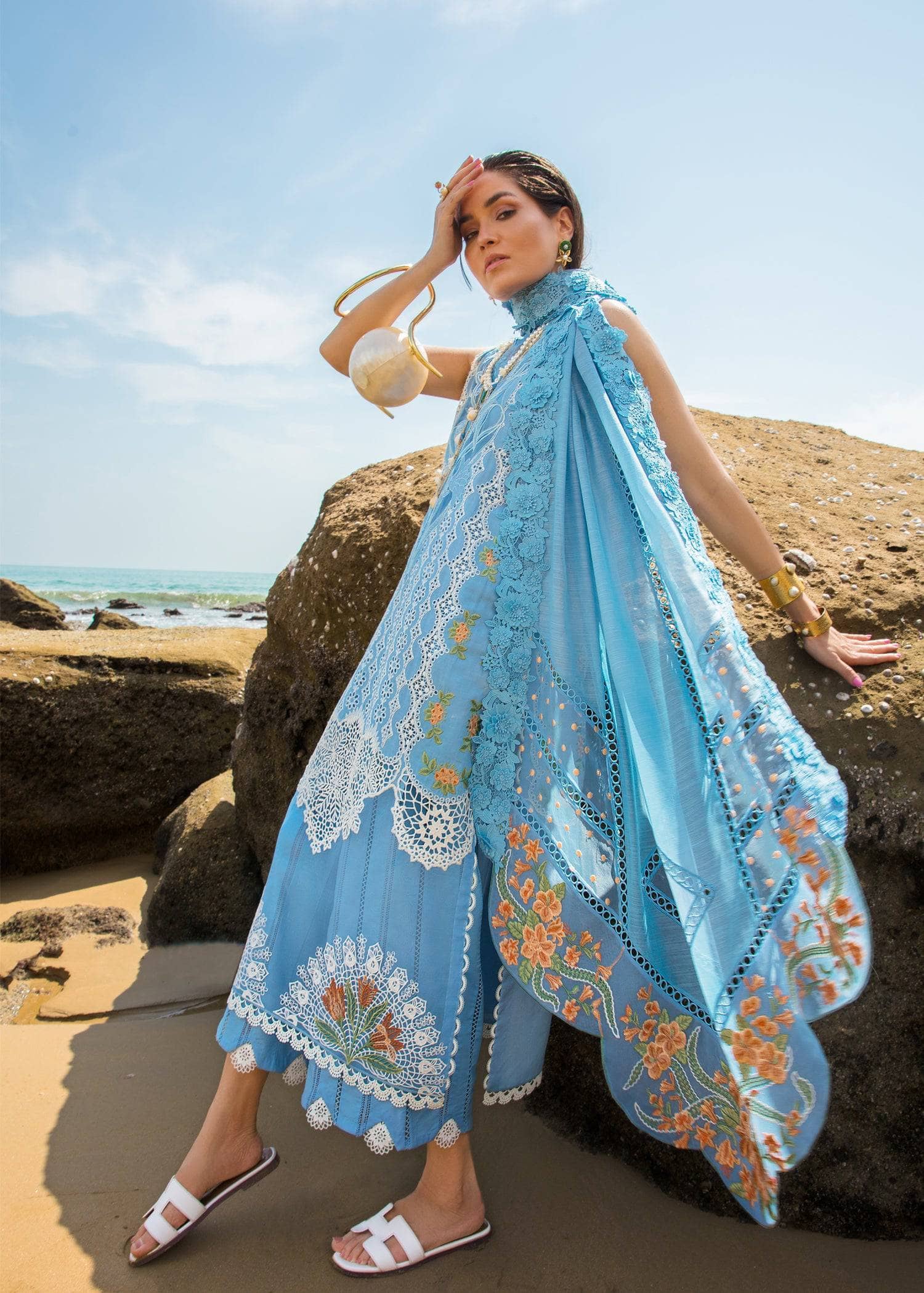 img_crimson_lawn_by_saira_shakira_awwal_boutique