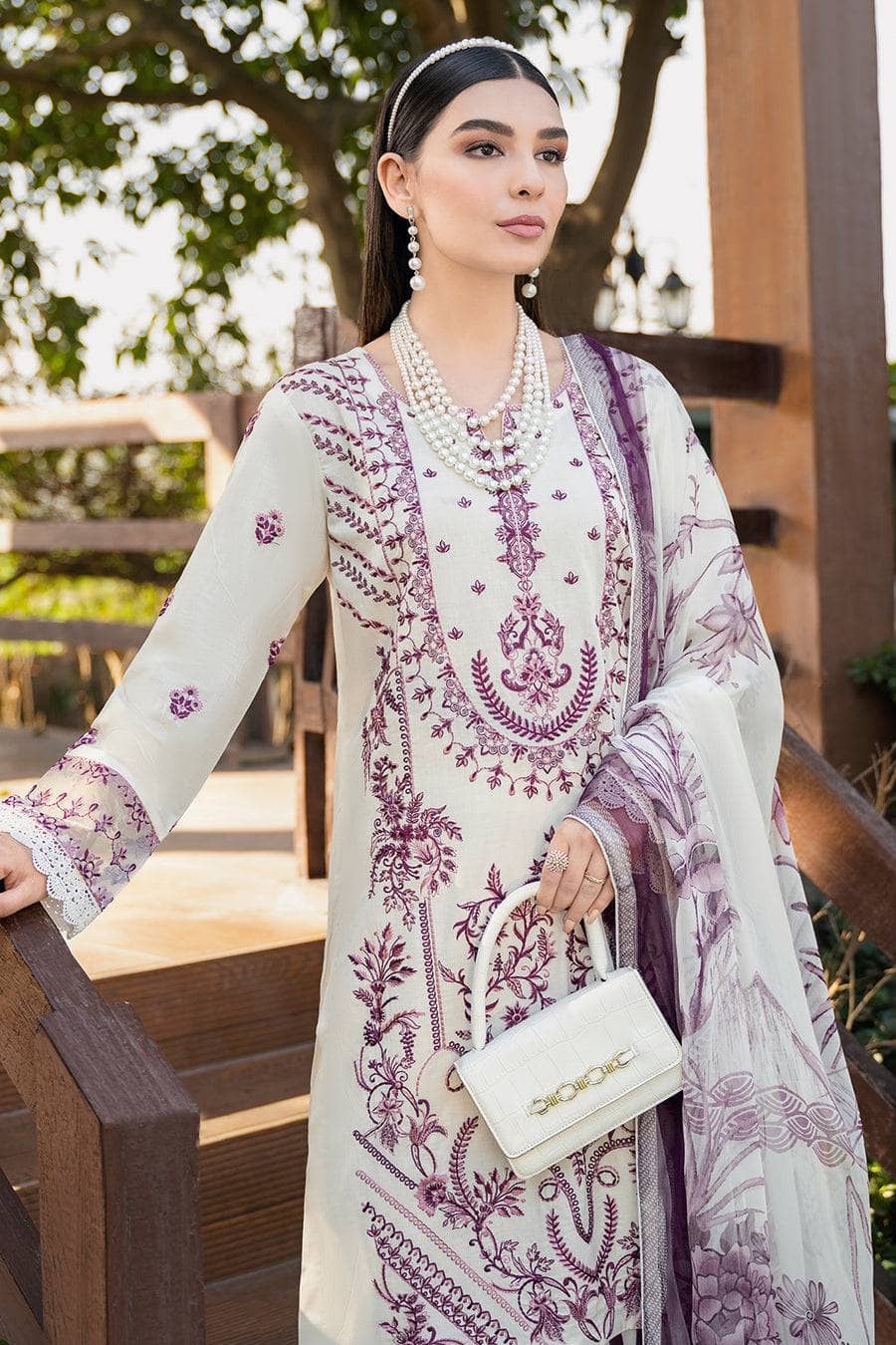 img_ramsha_andaz_lawn_23_awwal_boutique