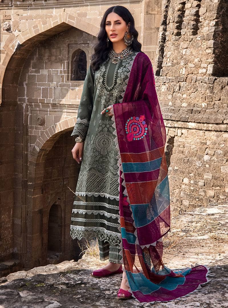 Img_zainab_chottani_awwal_boutique