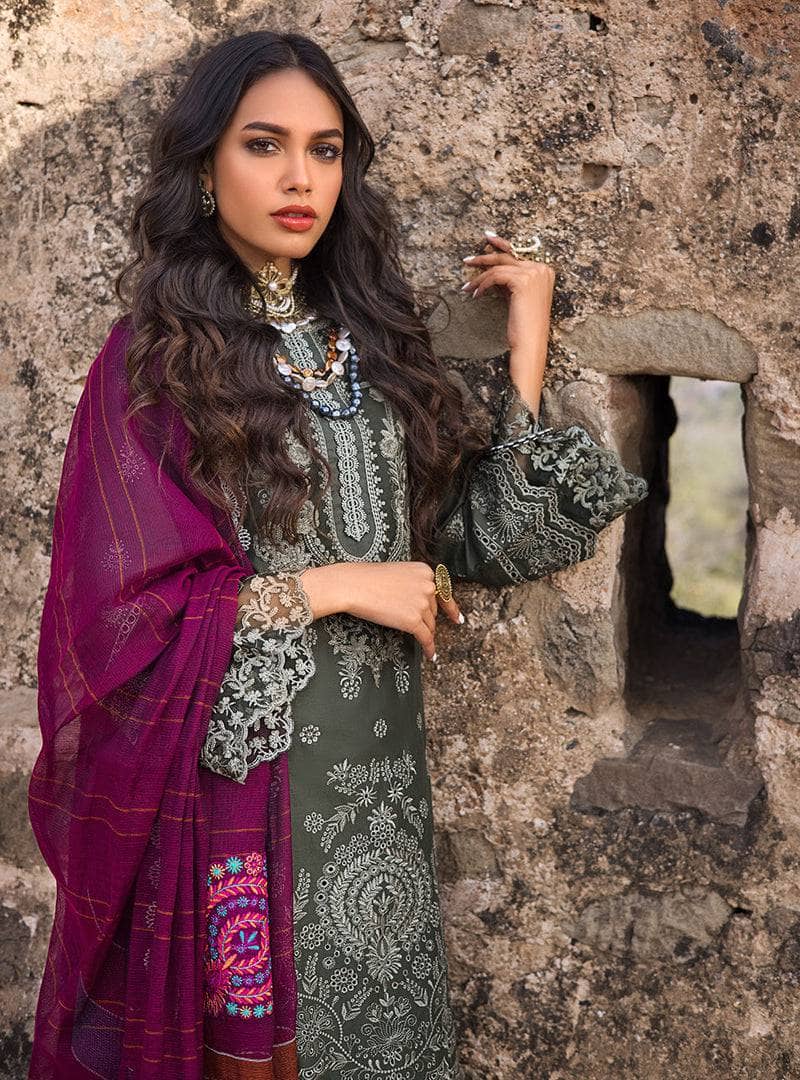 Img_zainab_chottani_awwal_boutique