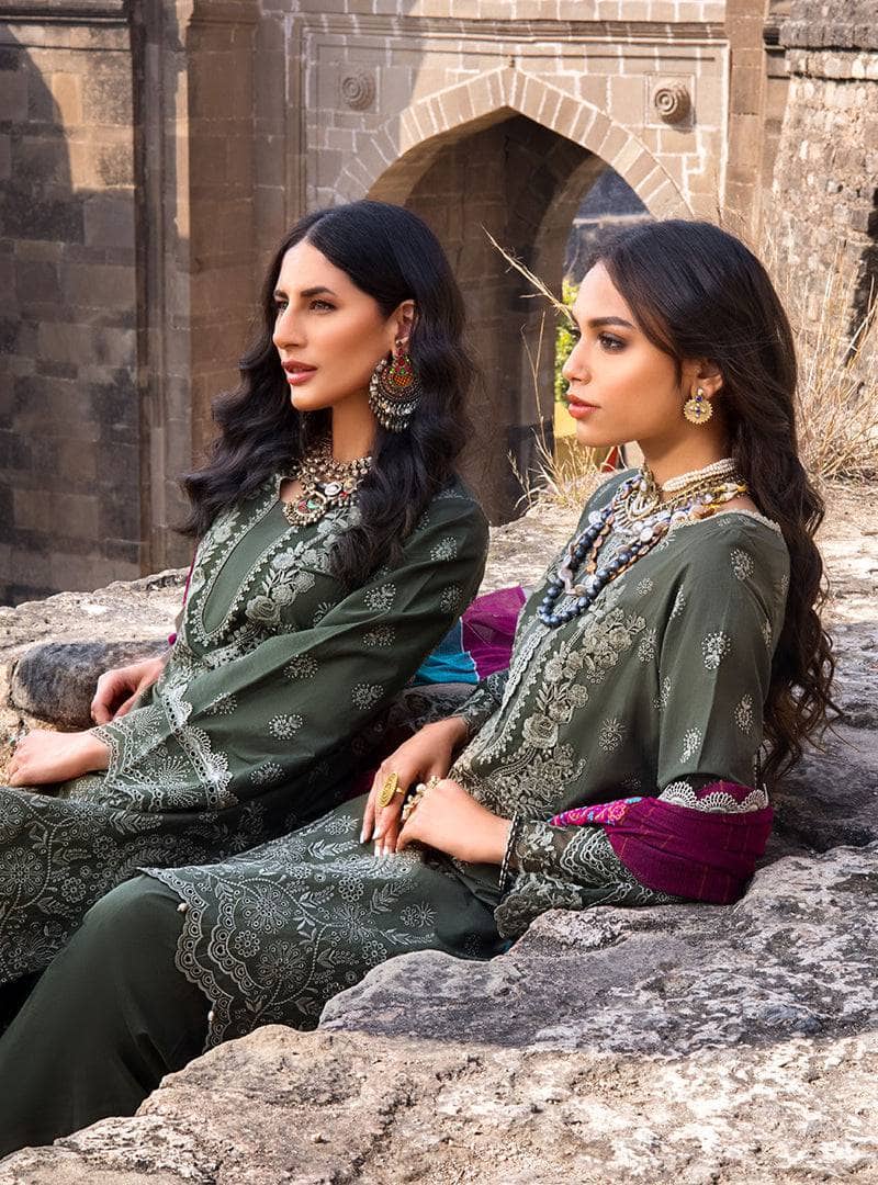 Img_zainab_chottani_awwal_boutique