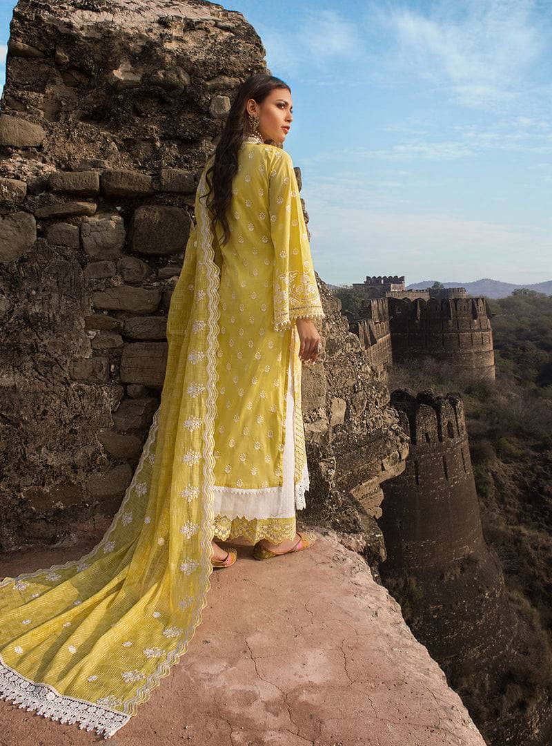 Img_zainab_chottani_awwal_boutique