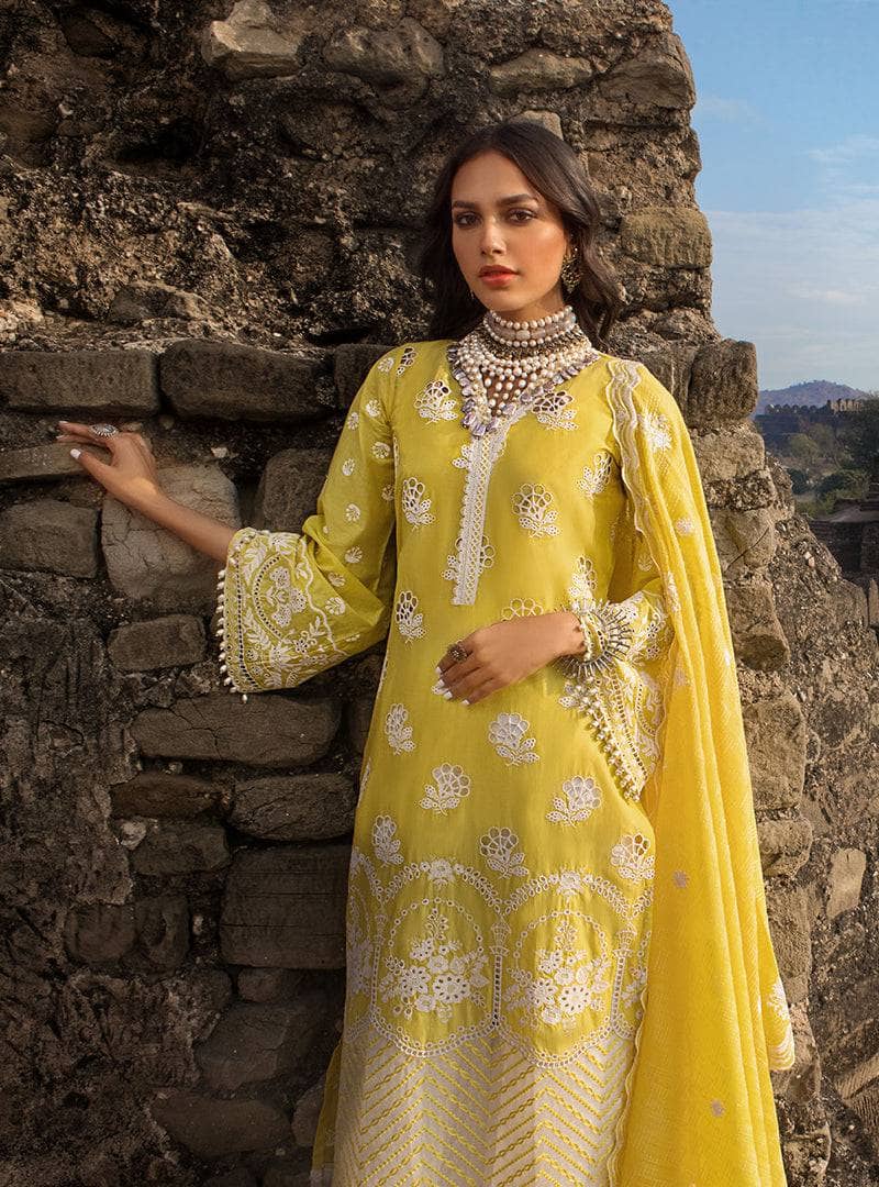 Img_zainab_chottani_awwal_boutique