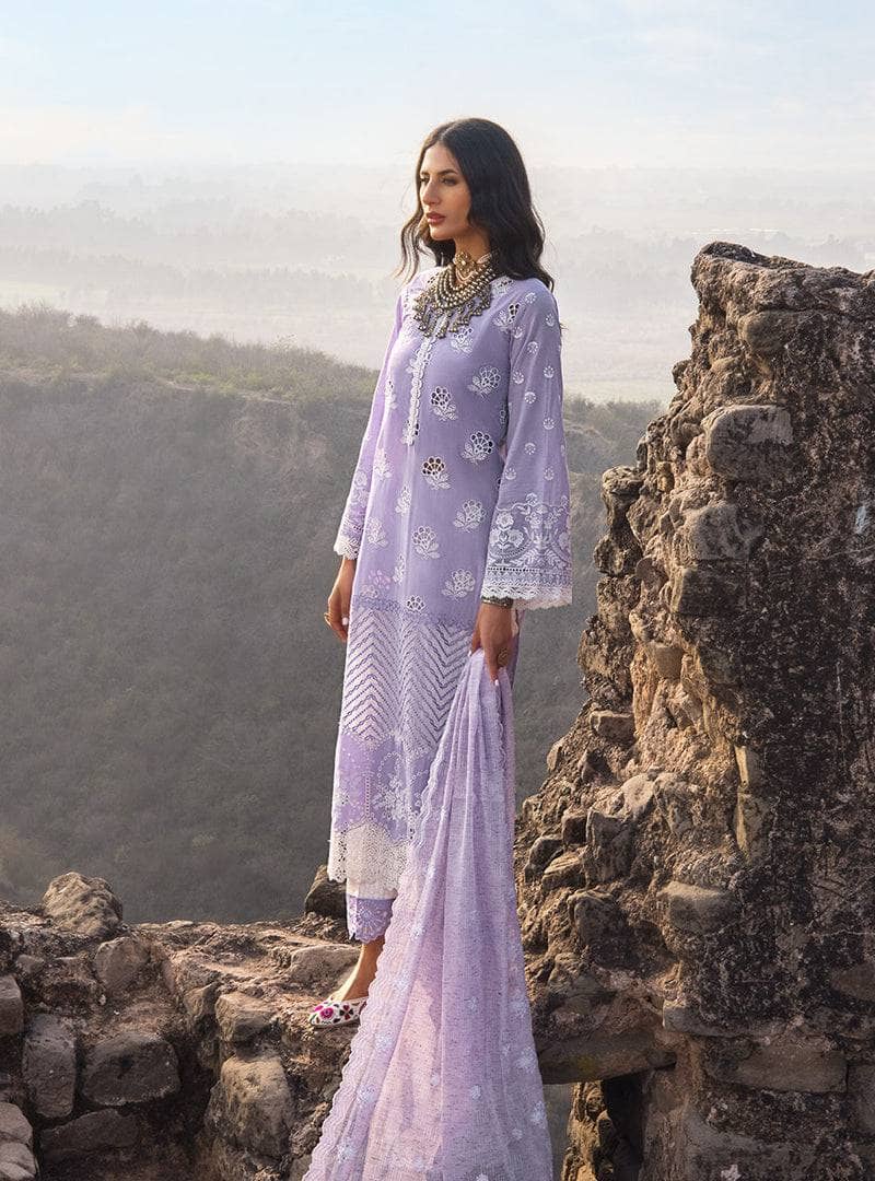 Img_zainab_chottani_awwal_boutique