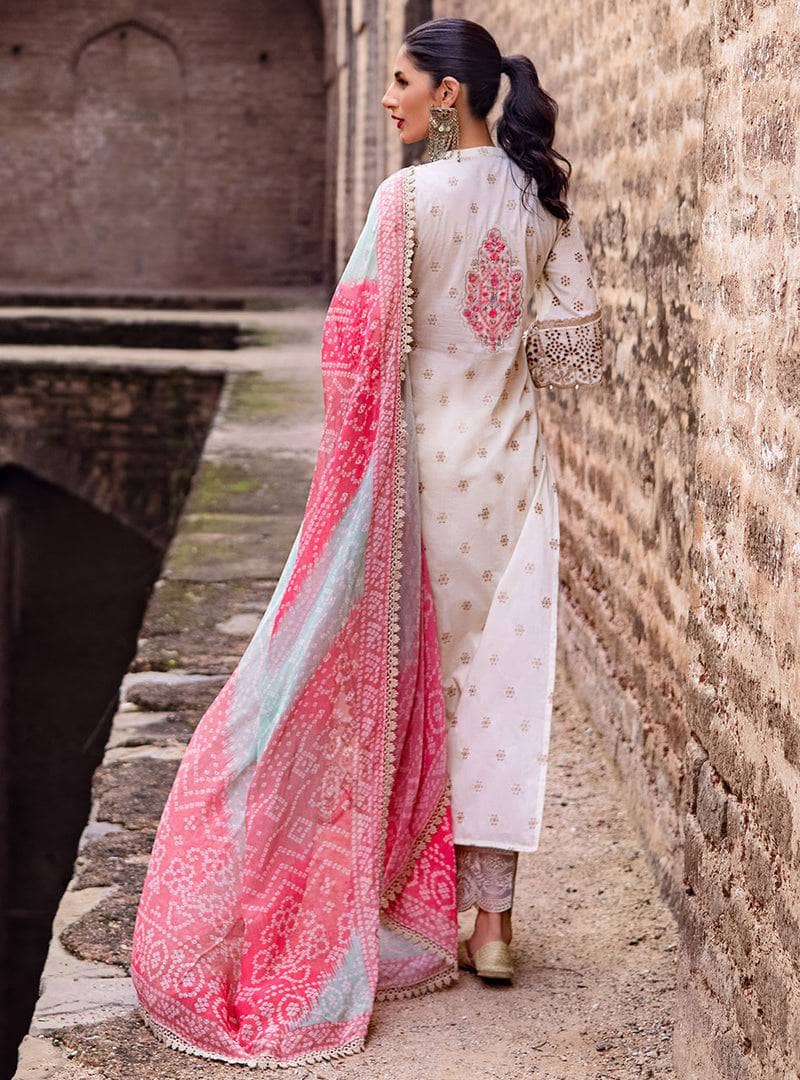 Img_zainab_chottani_awwal_boutique