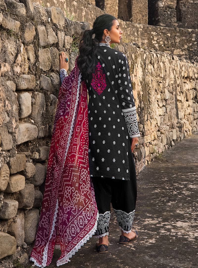 Img_zainab_chottani_awwal_boutique