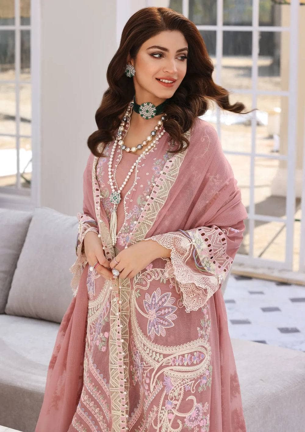 Img_elaf_chikankari_lawn_23_awwal_boutique