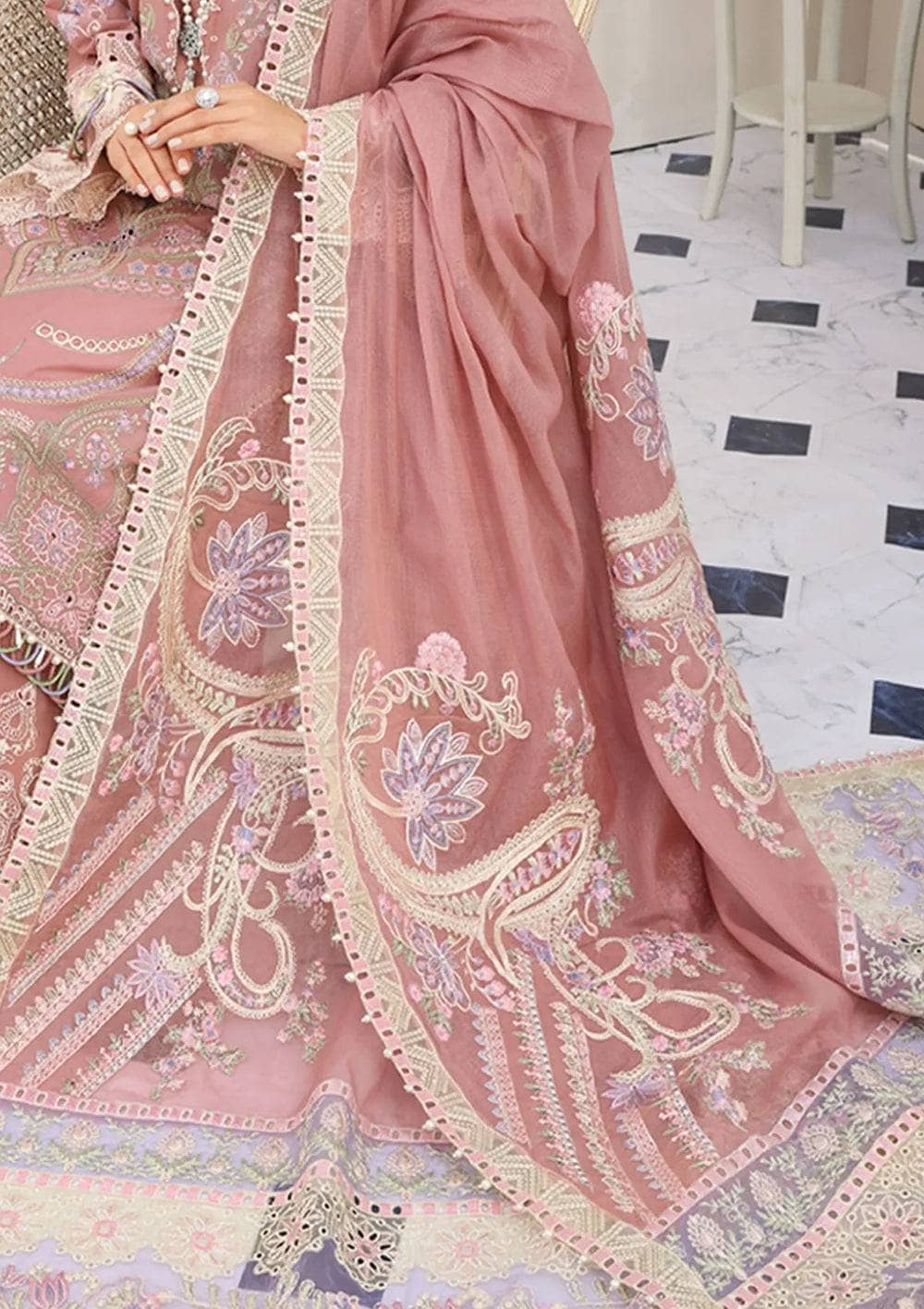 Img_elaf_chikankari_lawn_23_awwal_boutique