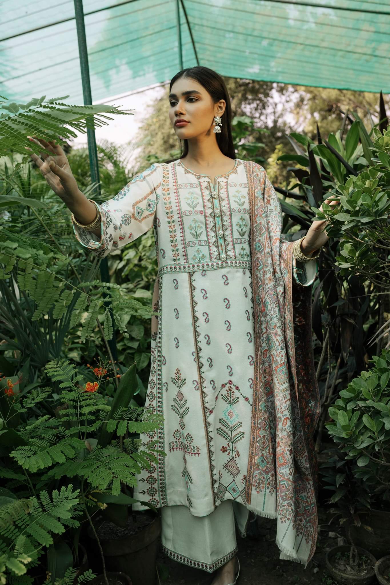 img_qalamkar_winter_shawls_collection_awwal_boutique