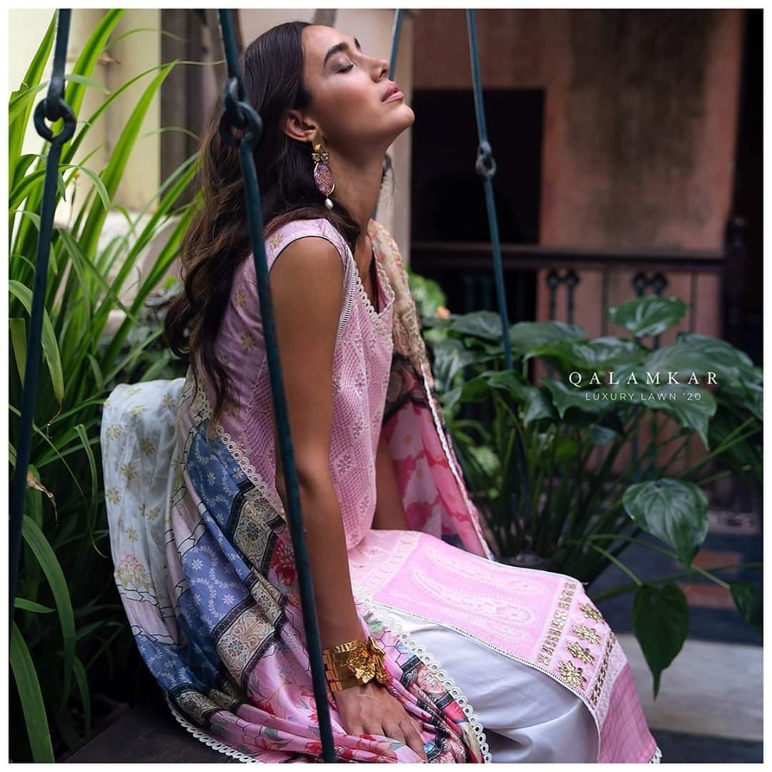 img_qalamkar_lawn_2020_awwal_boutique