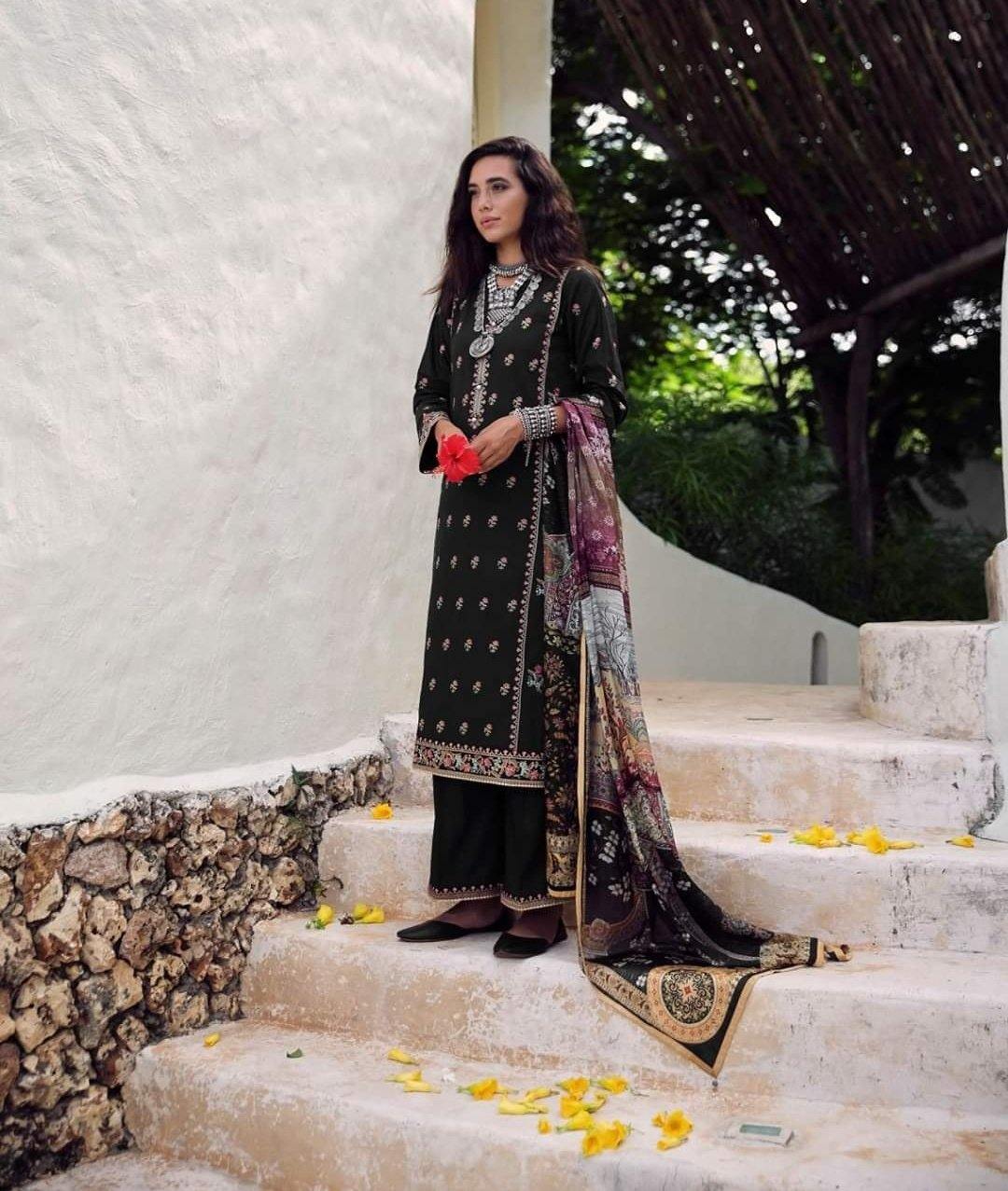 img_qalamkar_lawn_2020_awwal_boutique