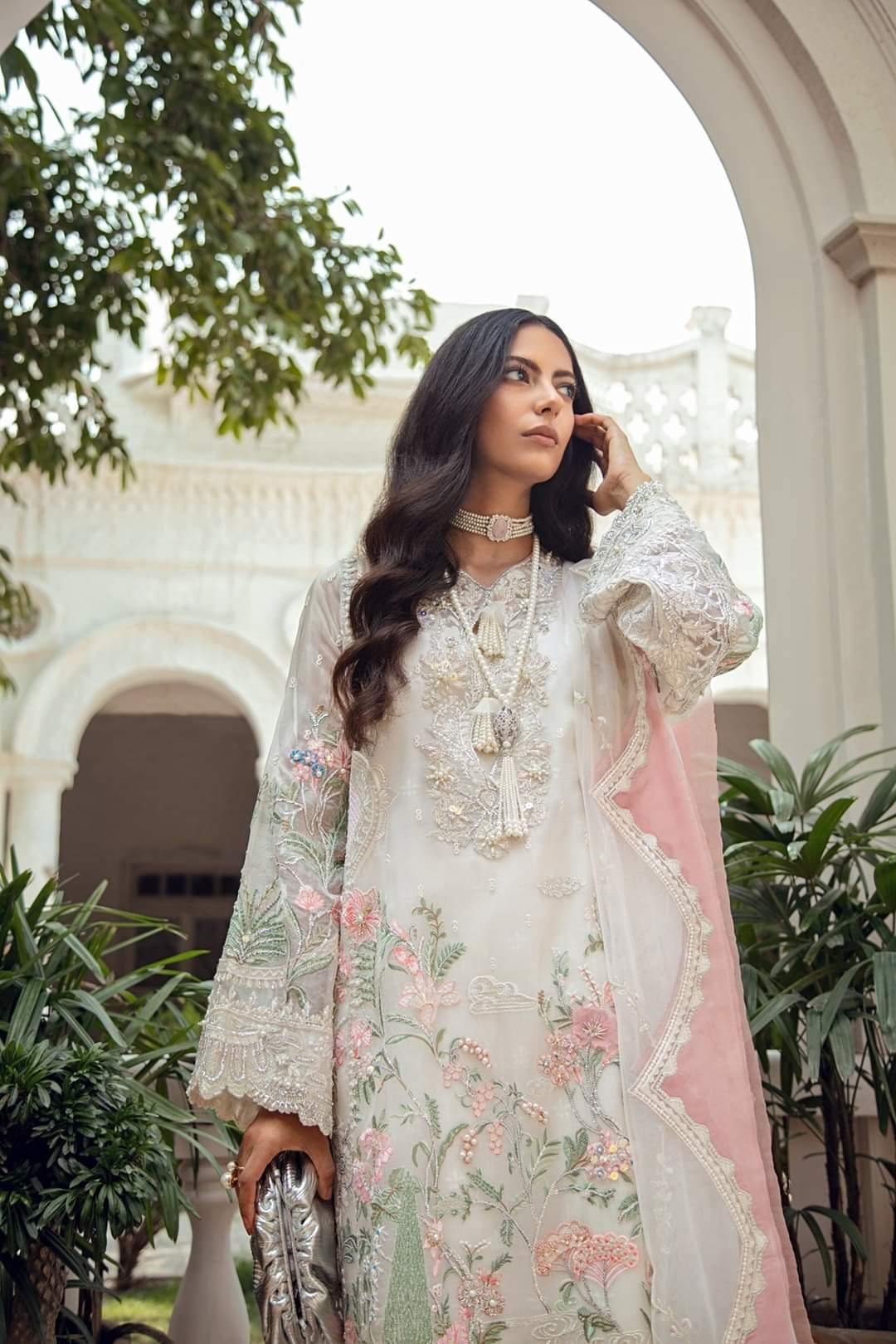 img_suffuse_freesia_luxury_wedding_edition_awwal_boutique