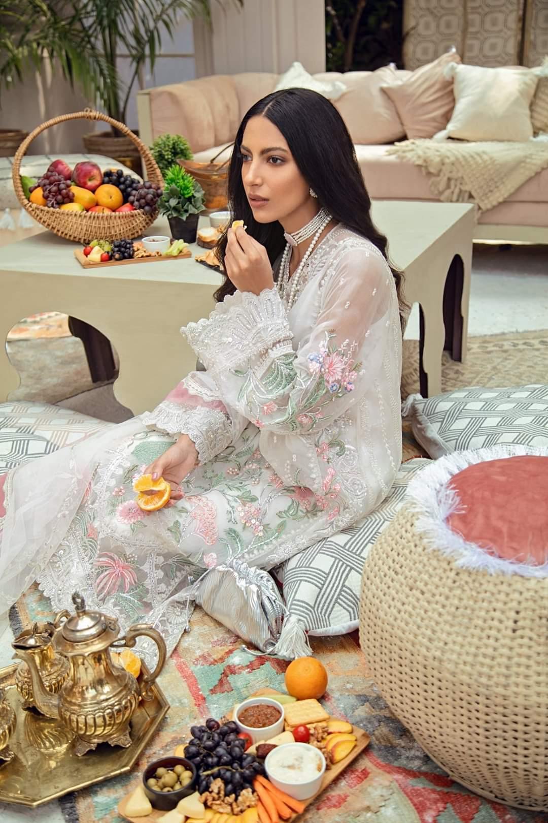 img_suffuse_freesia_luxury_wedding_edition_awwal_boutique