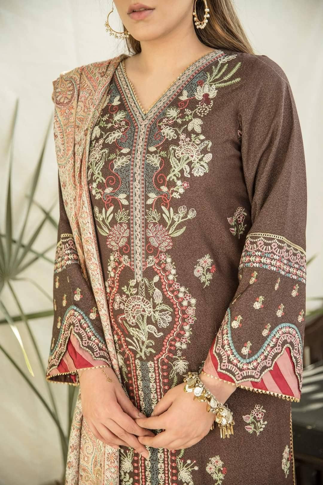 img_spotted_in_qalamkar_luxury_shawls_collection_awwal_boutique