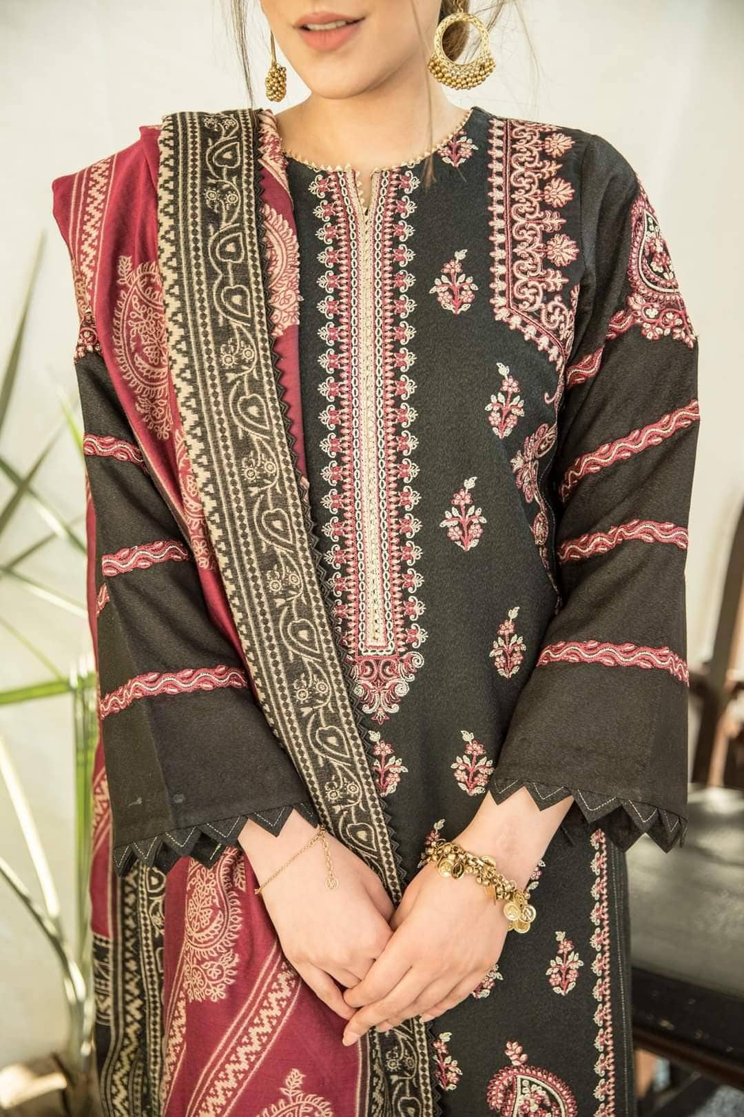 img_spotted_in_qalamkar_luxury_shawls_collection_awwal_boutique