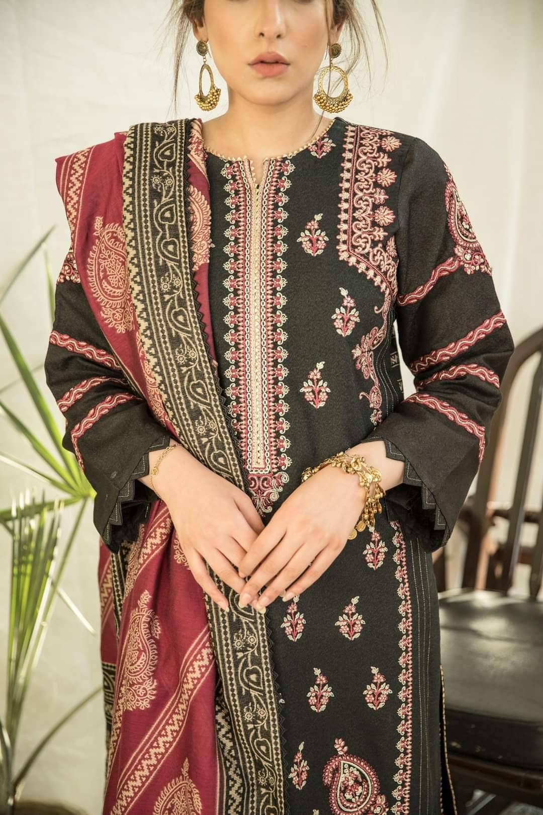 img_spotted_in_qalamkar_luxury_shawls_collection_awwal_boutique