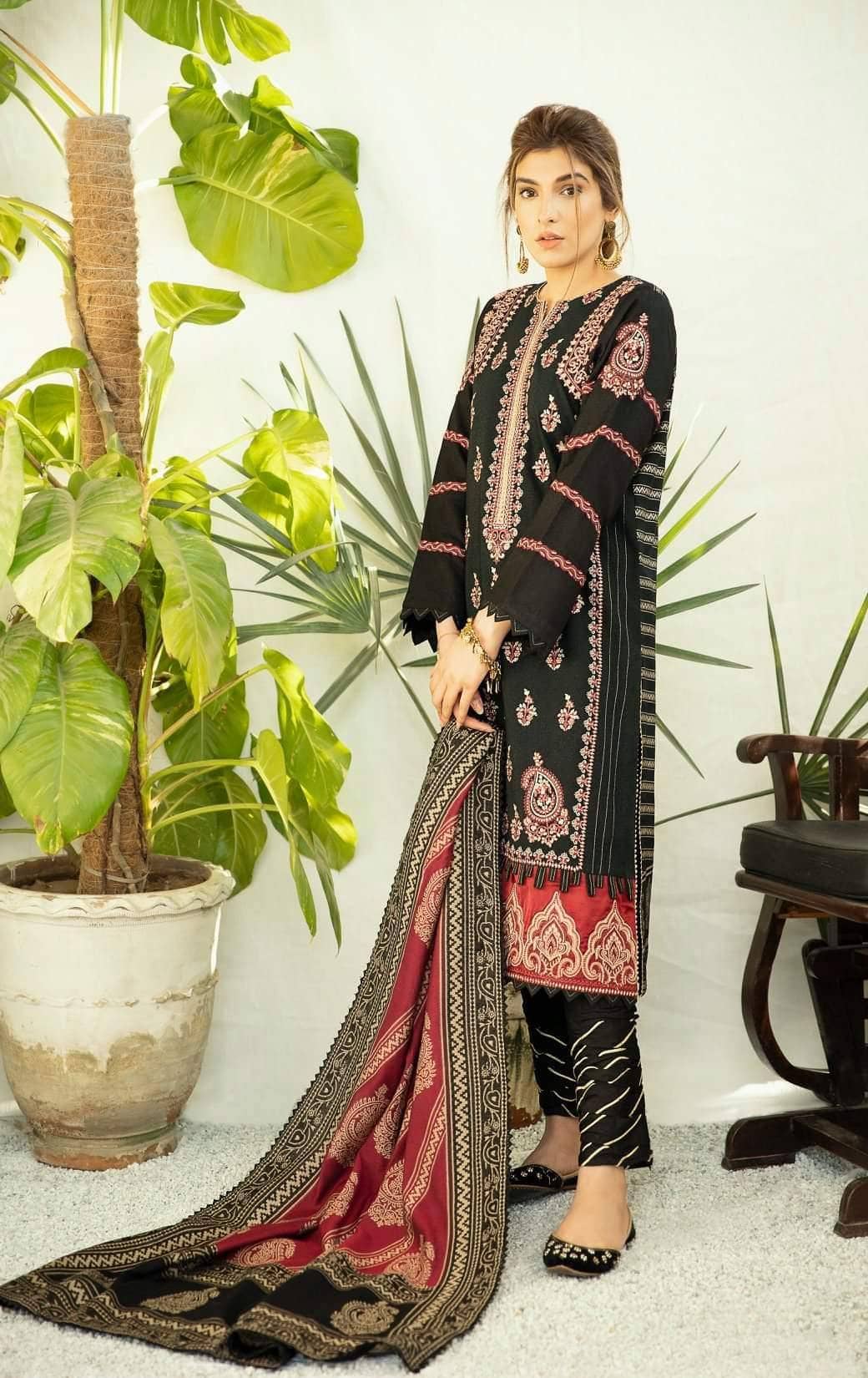 img_spotted_in_qalamkar_luxury_shawls_collection_awwal_boutique