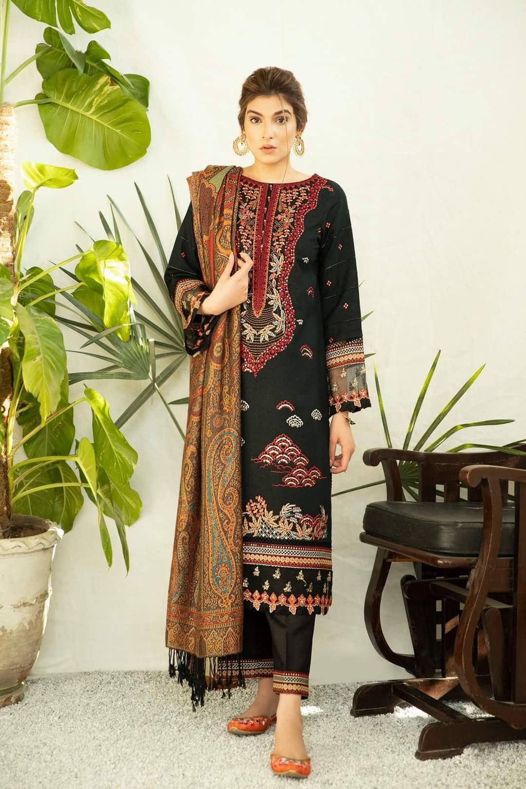 img_spotted_in_qalamkar_luxury_shawls_collection_awwal_boutique