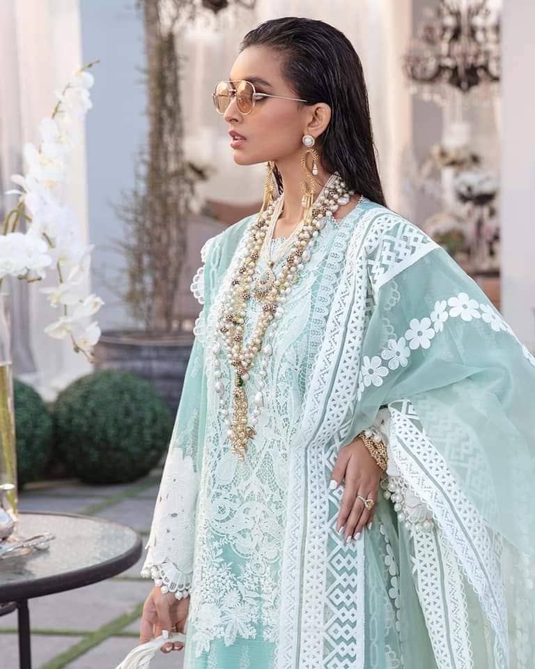 img_sana_safinaz_lawn_2021_awwal_boutique
