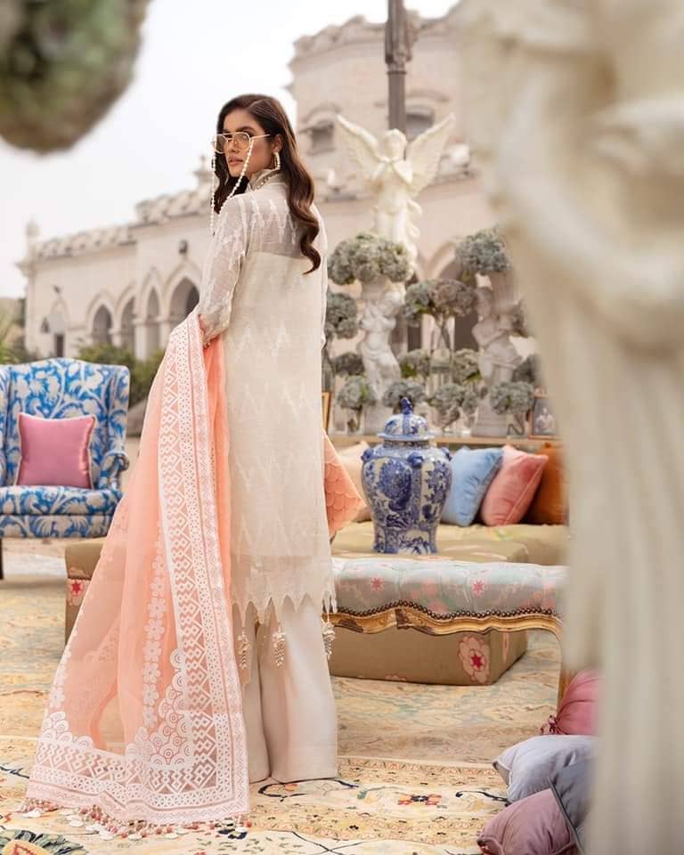 img_sana_safinaz_lawn_2021_awwal_boutique