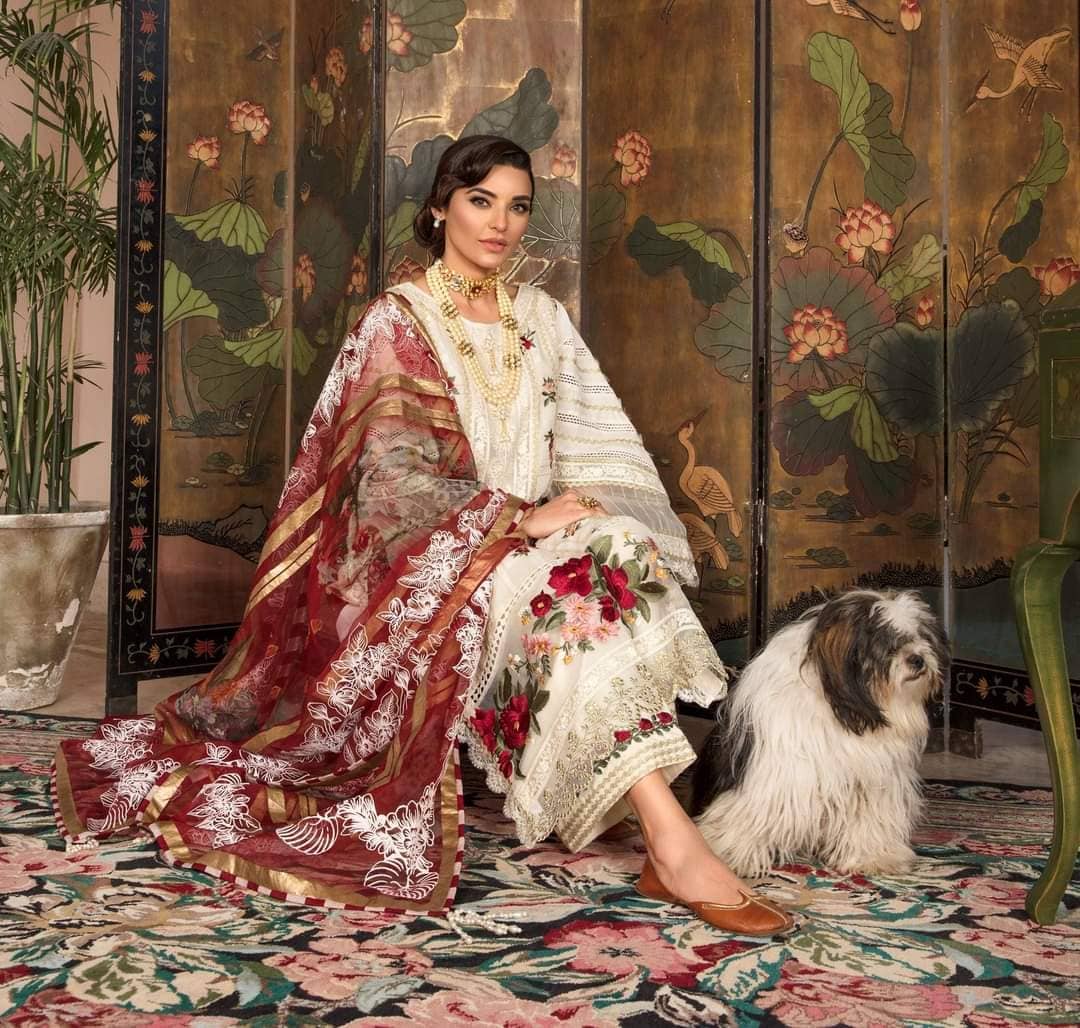 img_crimson_lawn_by_saira_shakira_awwal_boutique