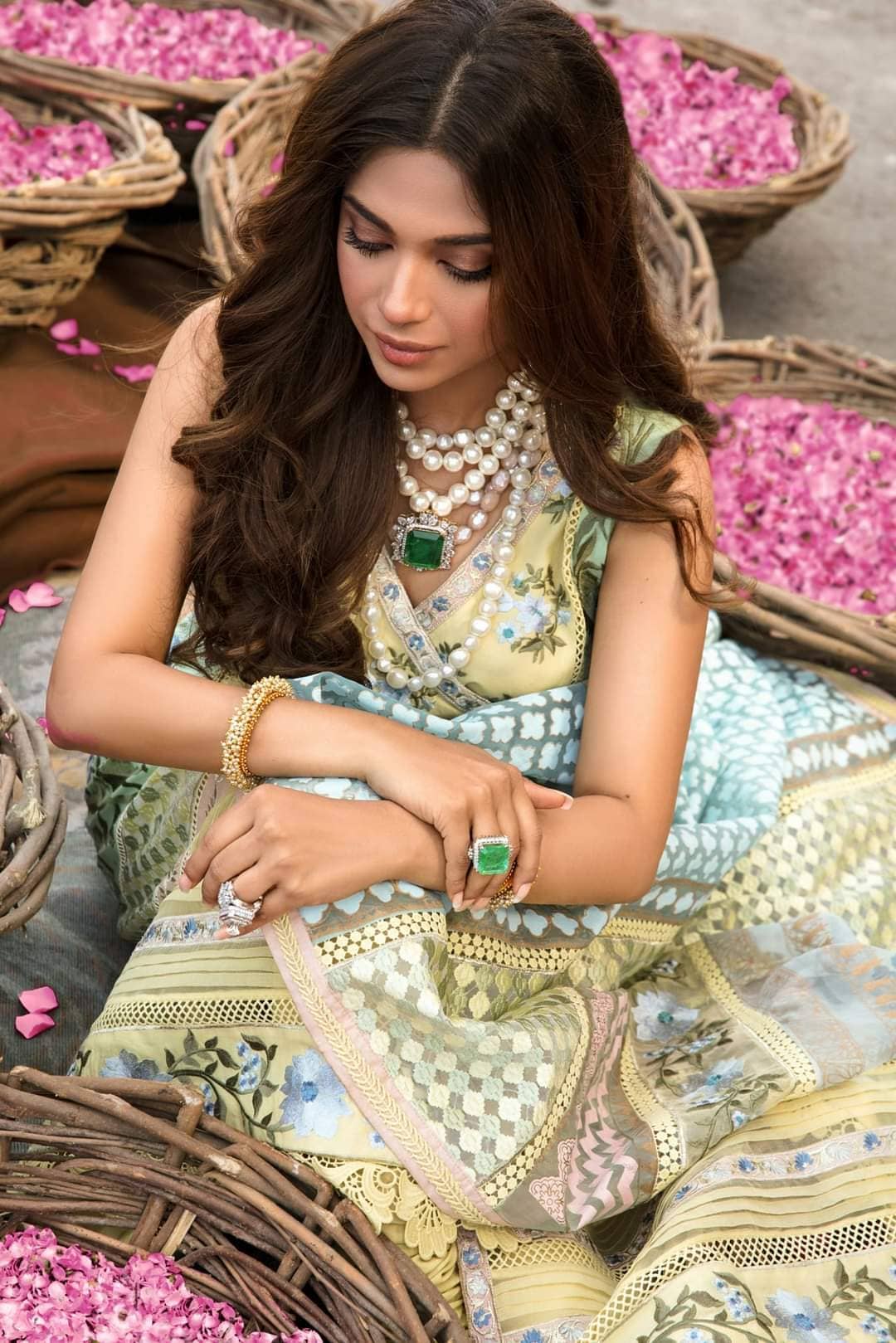 img_crimson_lawn_by_saira_shakira_awwal_boutique