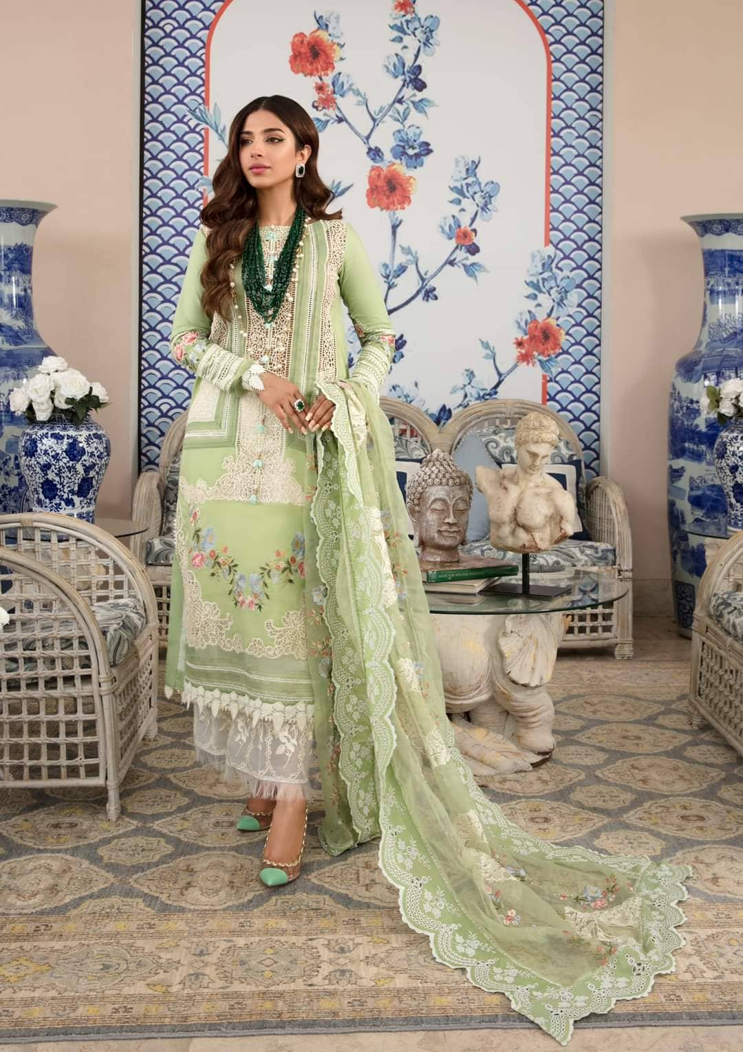 img_crimson_lawn_by_saira_shakira_awwal_boutique