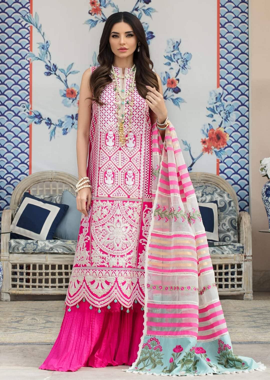 img_crimson_lawn_by_saira_shakira_awwal_boutique