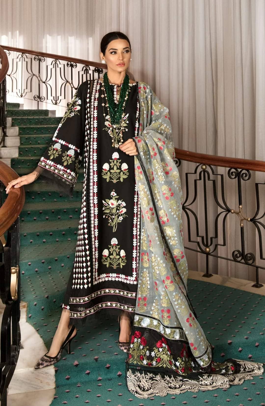 img_crimson_lawn_by_saira_shakira_2021_awwal_boutique