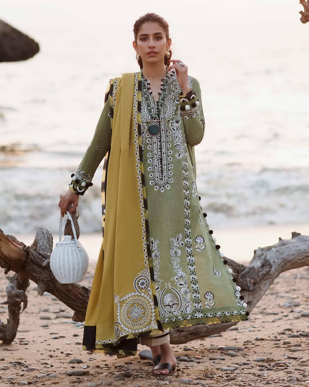 img_zaha_sahel_winter_awwal_boutique