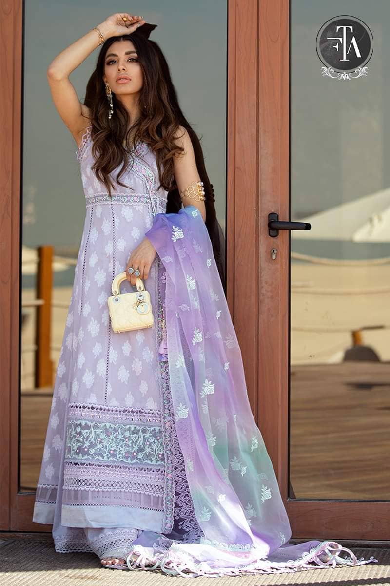 img_farah_talib_aziz_lawn_22_awwal_boutique_awwal_boutique