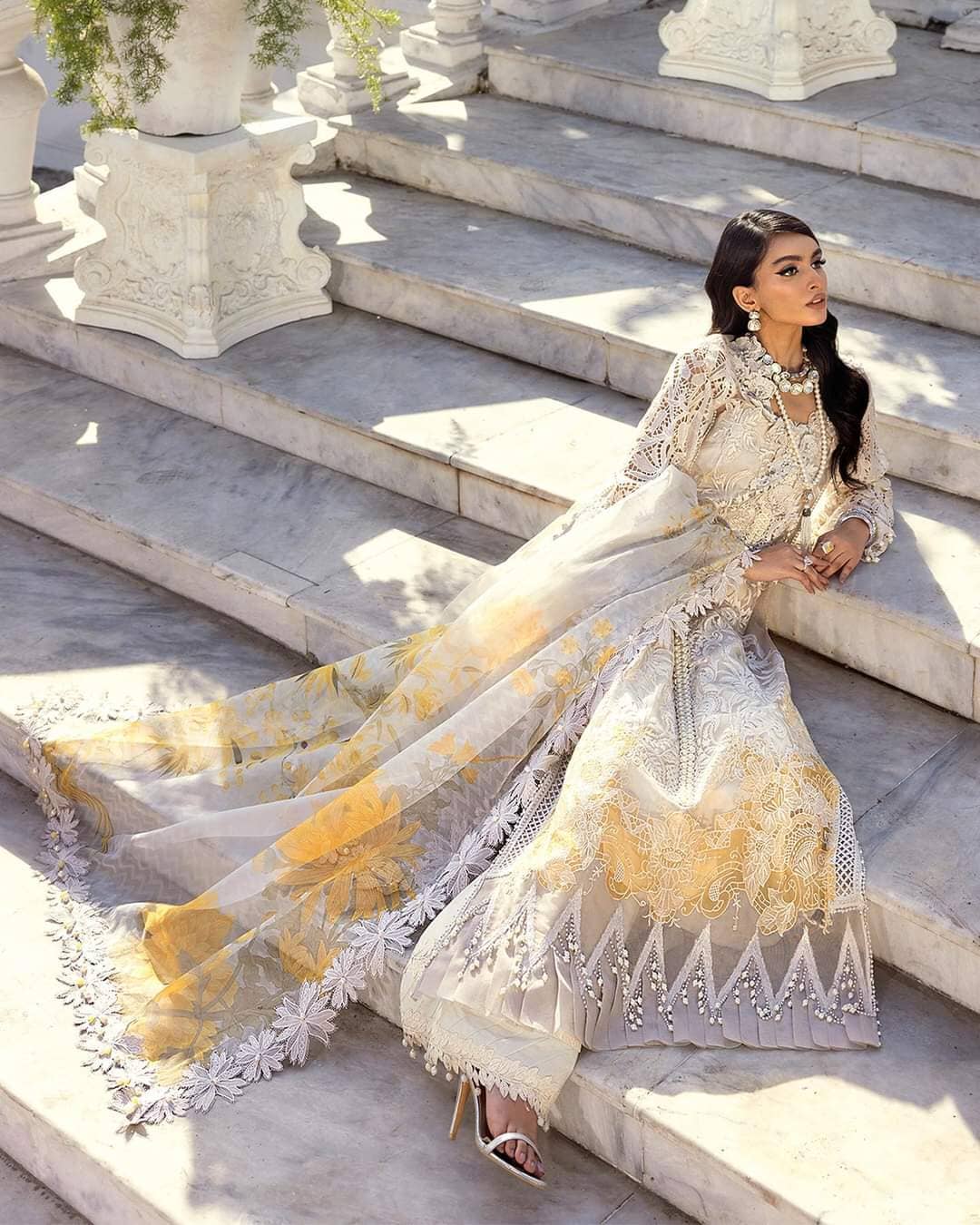 img_sana_safinaz_luxury_lawn_22_awwal_boutique