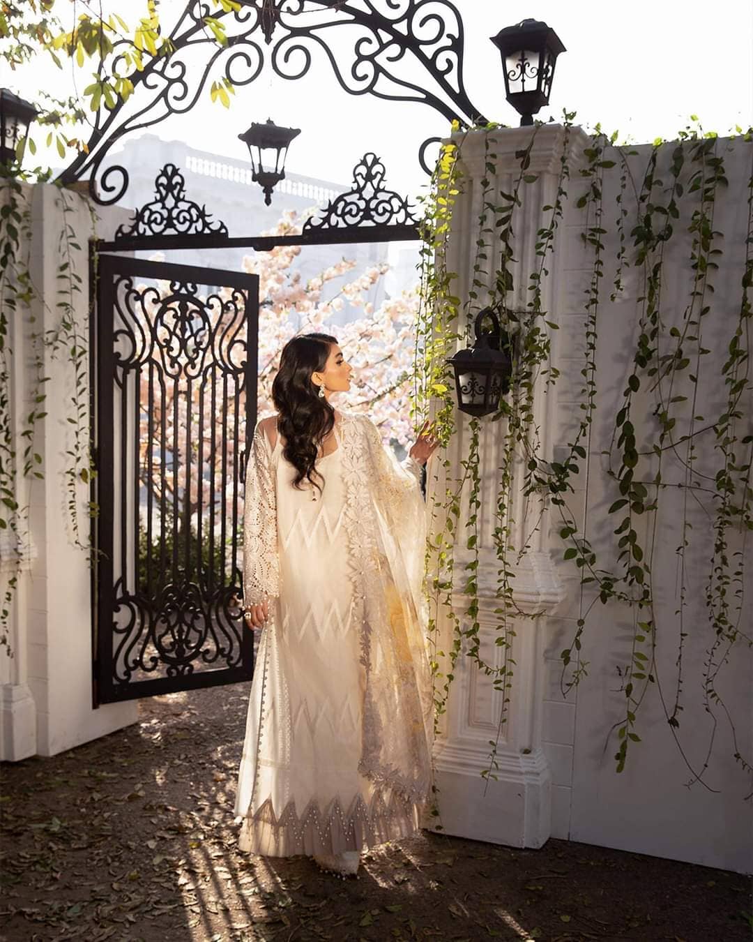 img_sana_safinaz_luxury_lawn_22_awwal_boutique