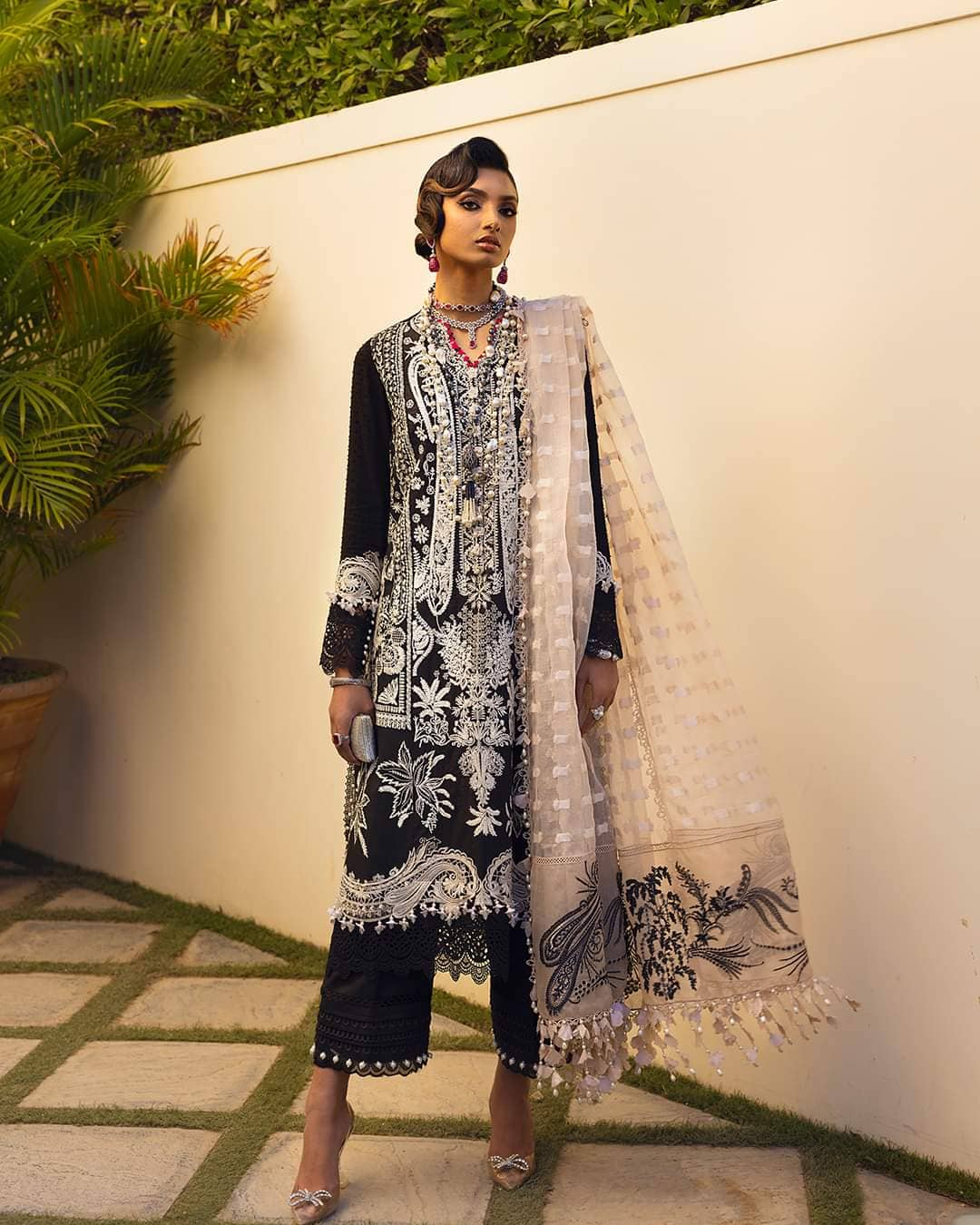 img_sana_safinaz_luxury_lawn_22_awwal_boutique