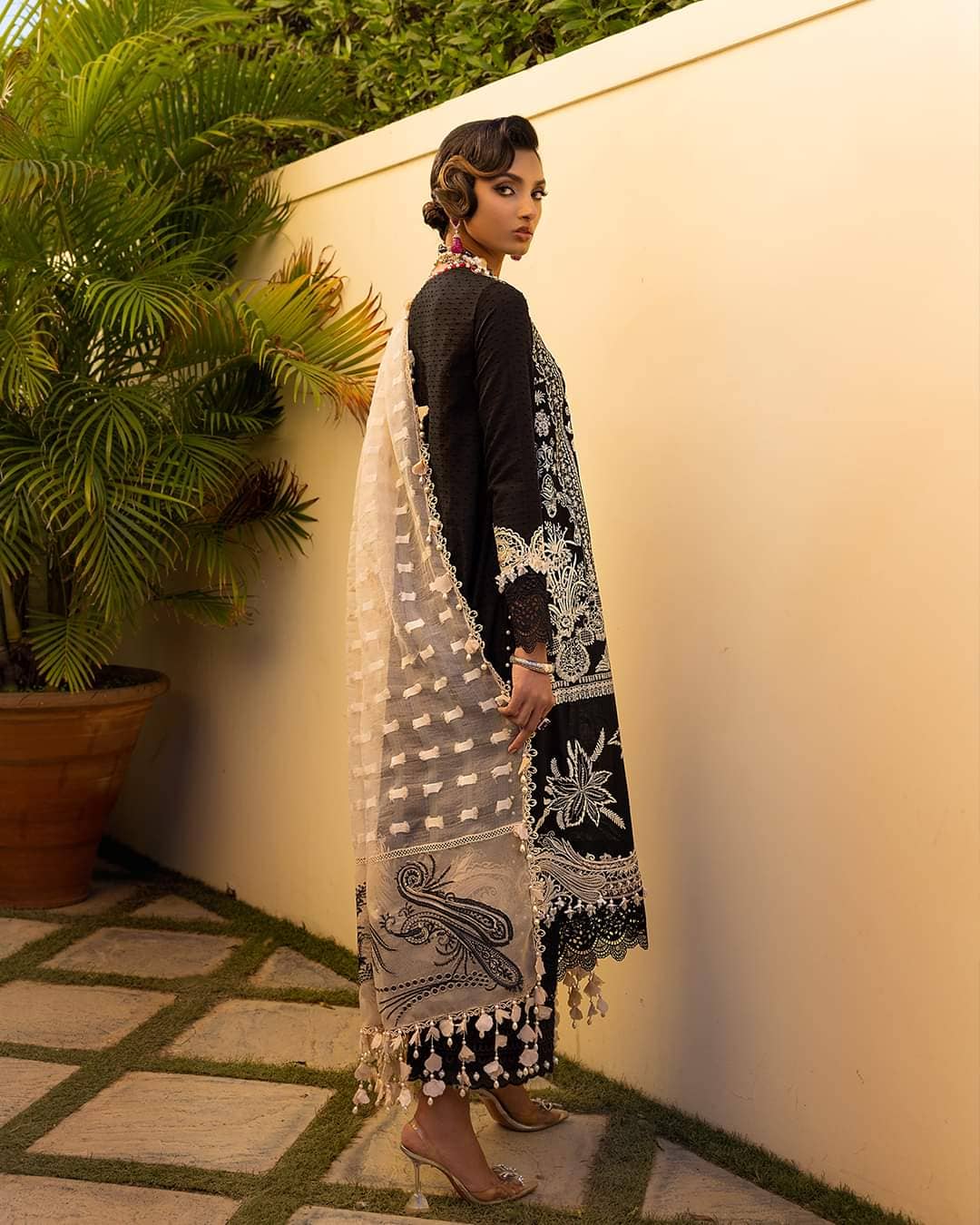 img_sana_safinaz_luxury_lawn_22_awwal_boutique