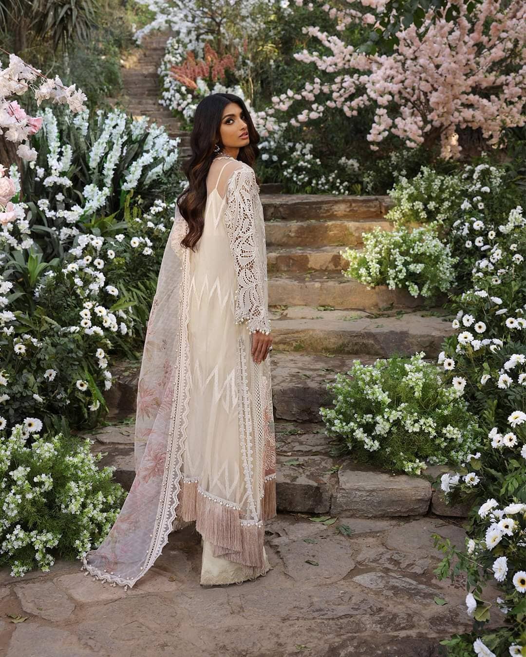 img_sana_safinaz_luxury_lawn_22_awwal_boutique