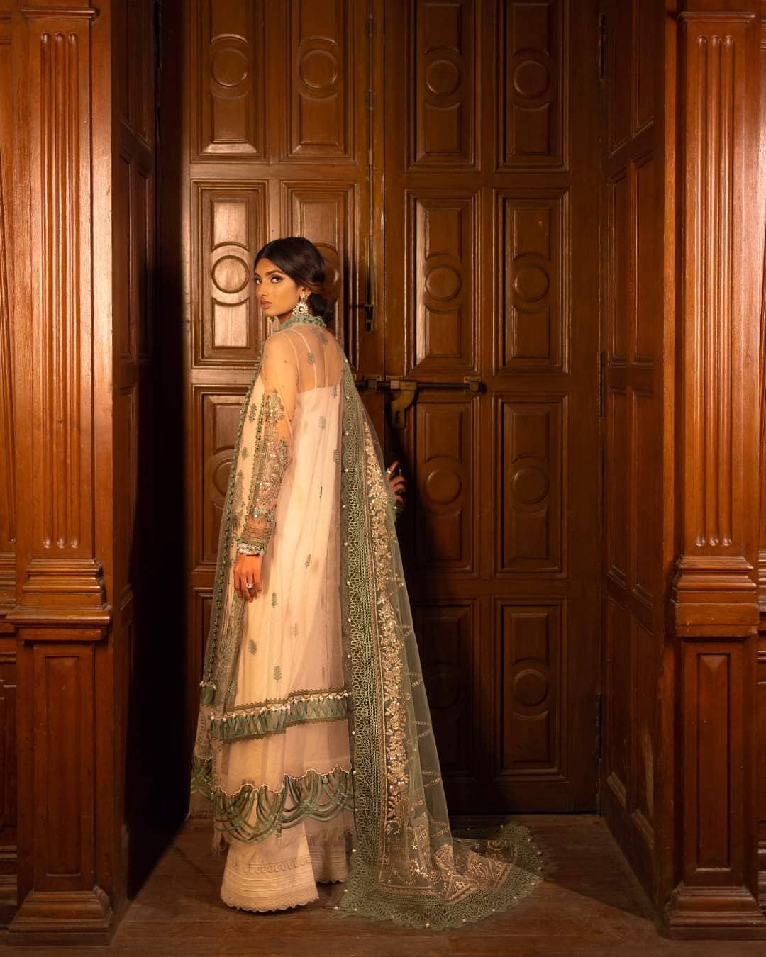 img_sana_safinaz_luxury_lawn_22_awwal_boutique