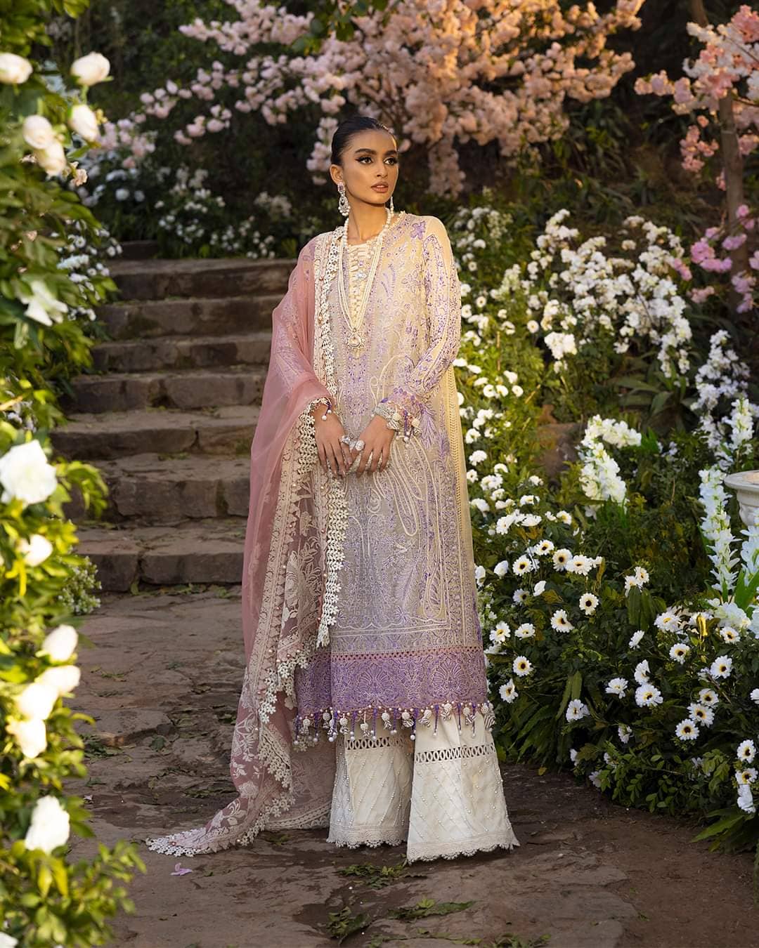 img_sana_safinaz_lawn_22_awwal_boutique