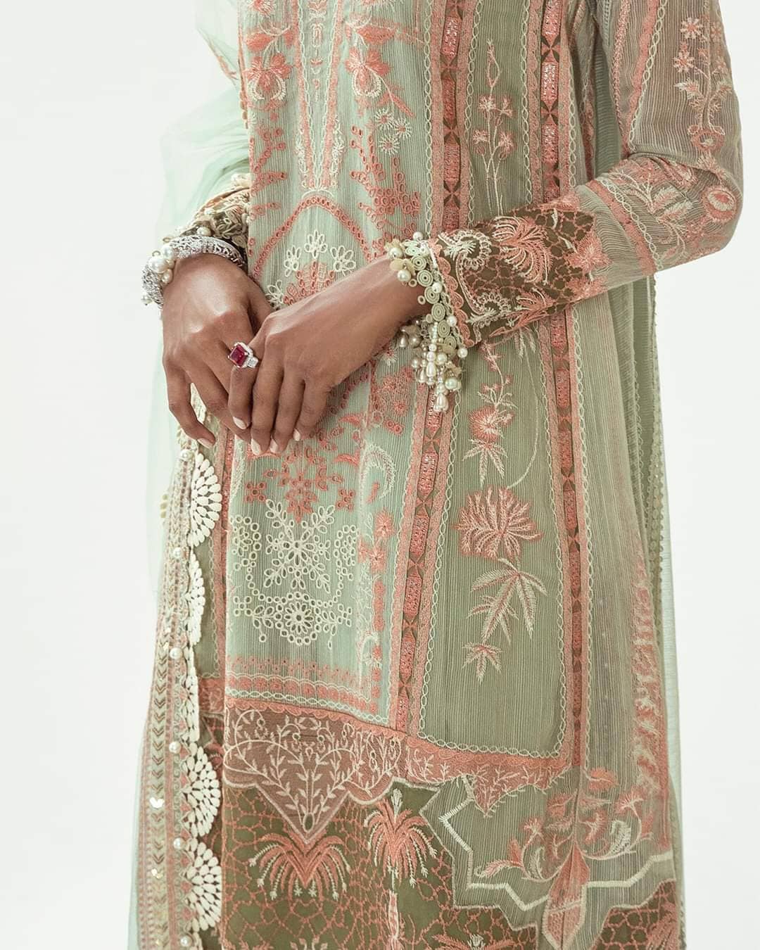 img_sana_safinaz_luxury_lawn_22_awwal_boutique