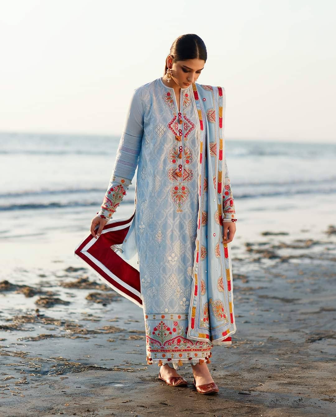 Zaha Lawn 22/AYSAN (ZL22-08 A)