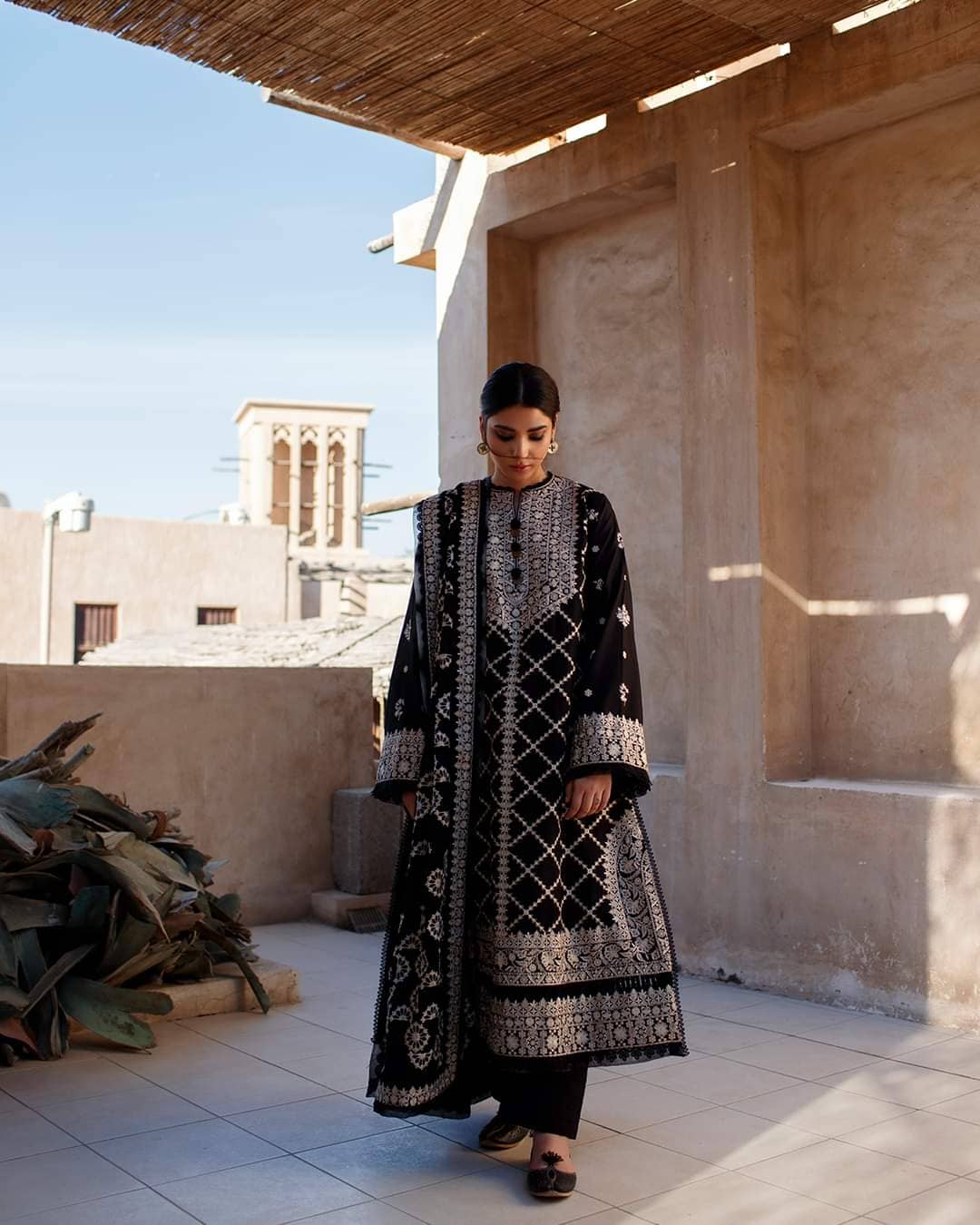 Restocked/Zaha Lawn 22/ROZHIN (ZL22-12 A)