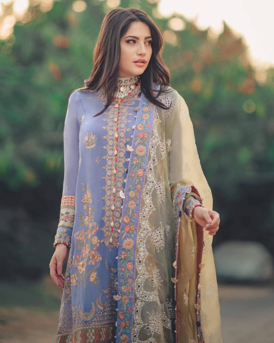 img_elan_lawn_22_awwal_boutique