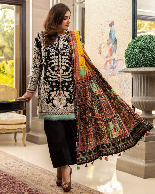 img_spotted_in_elan_lawn_awwal_boutique