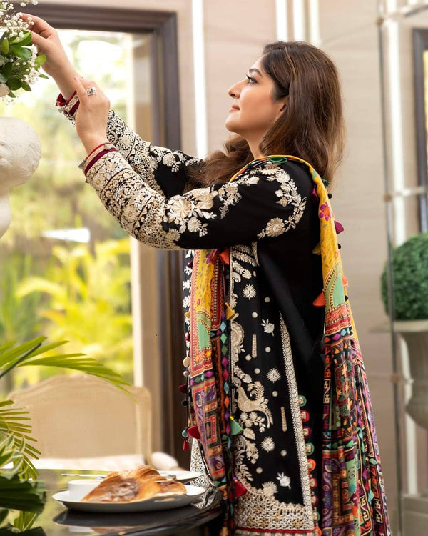 img_spotted_in_elan_lawn_awwal_boutique