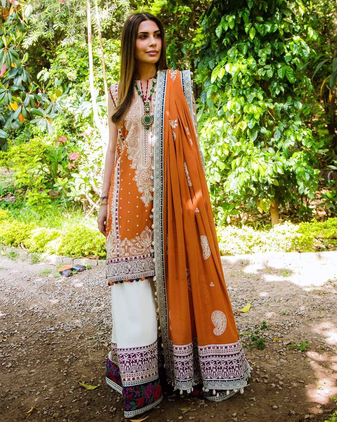 img_spotted_in_elan_lawn_awwal_boutique