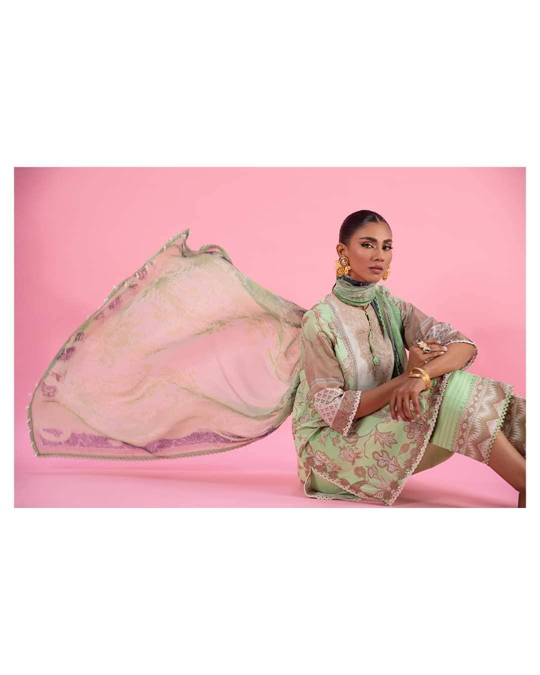 img_sana_safinaz_mahay_lawn_22_awwal_boutique