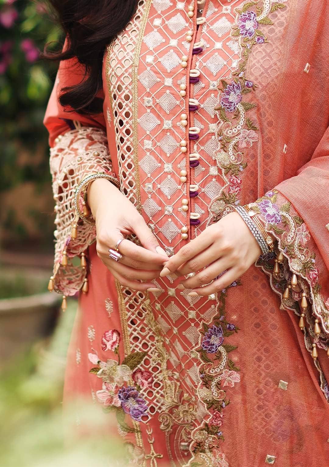 img_elaf_luxury_lawn_22_awwal_boutique