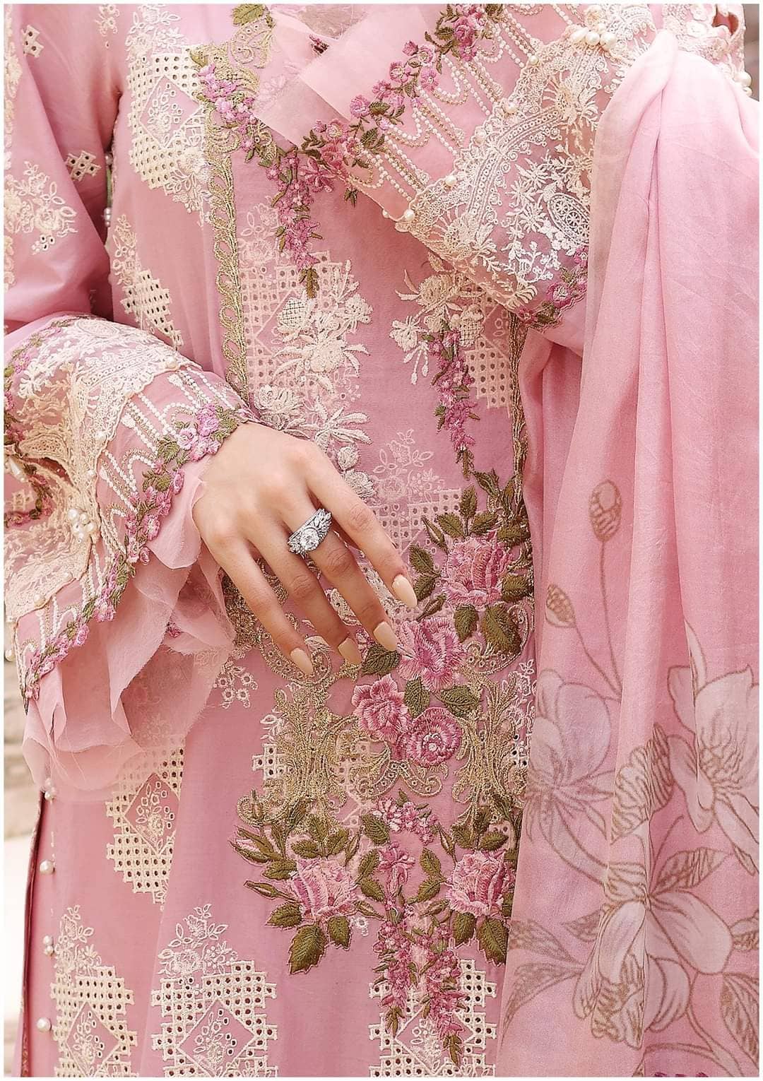 img_elaf_luxury_lawn_22_awwal_boutique