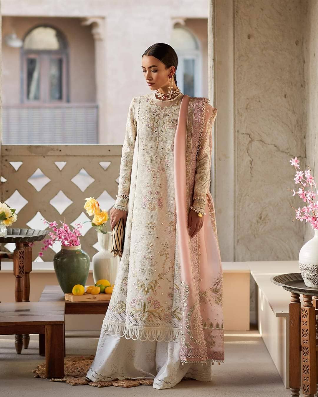 img_suffuse_lawn_collection_22_awwal_boutique