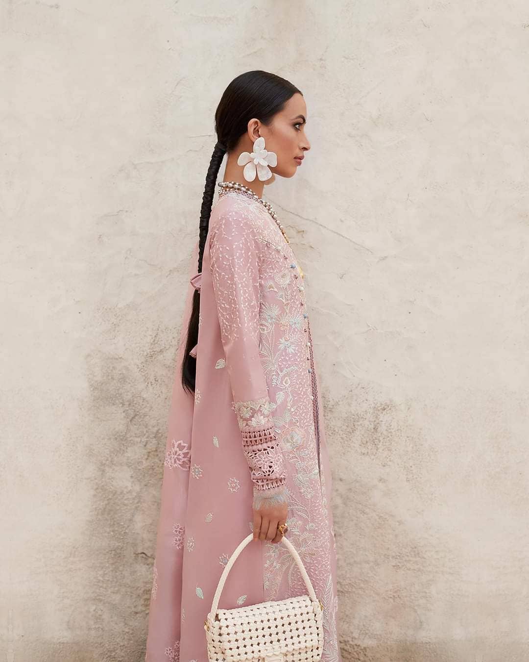 img_suffuse_lawn_collection_22_awwal_boutique